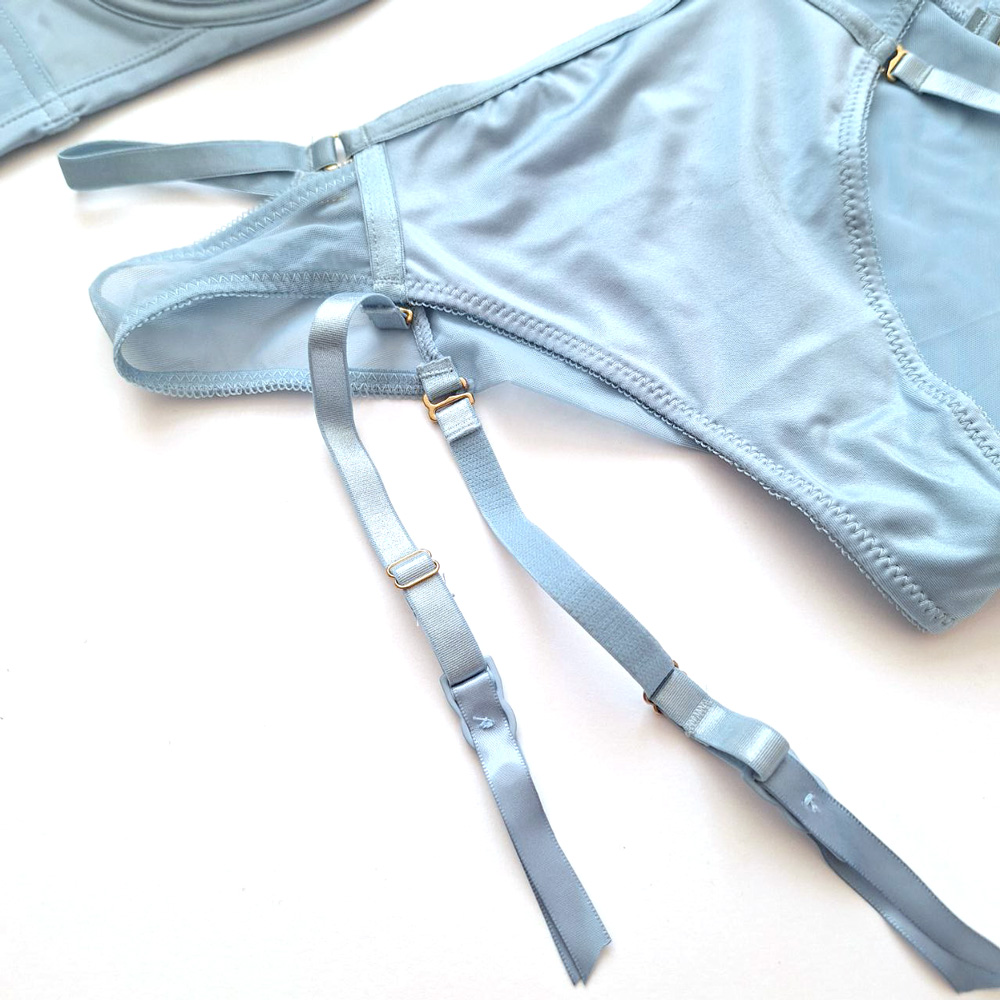 ست سوتین و شورت ابری