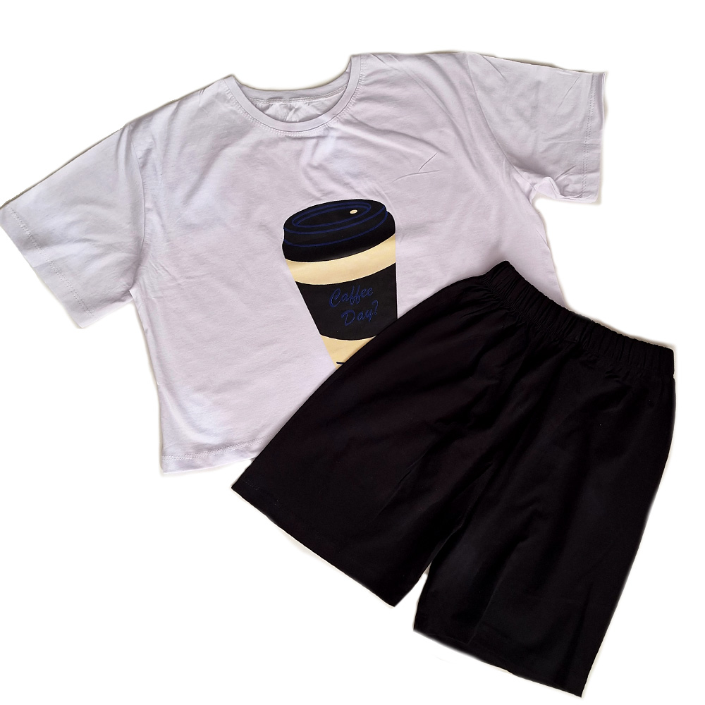 کراپ شورتک طرح دار